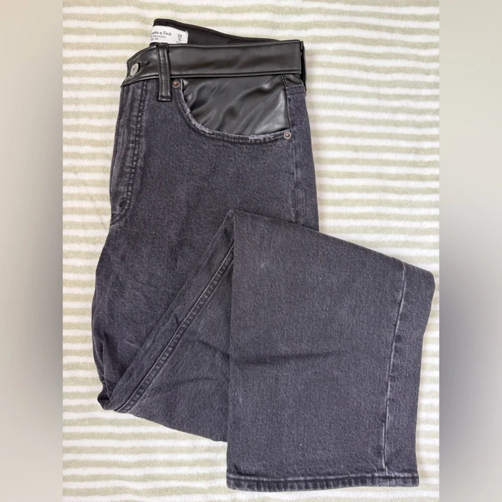 Abercrombie Curve Love‎ The 90s Relaxed Jeans High Rise - Picture 6 of 7